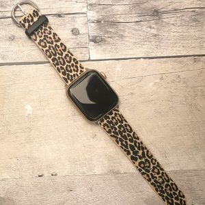 Apple Watch SE (GPS, 40 mm) gold with Kate Spade leopard print band.
